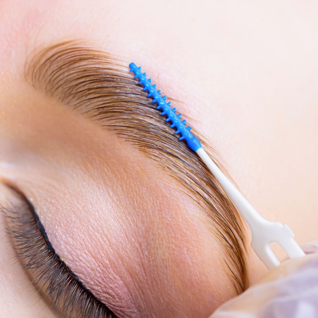Brow Lift - Λαμπρινή Μπράμη | Υπηρεσίες Αισθητικής & Μόνιμου Μακιγιάζ
